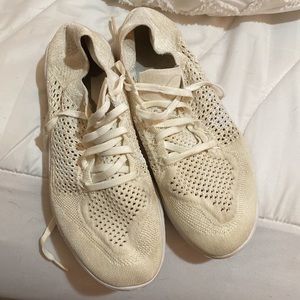 Nike flyknit tennis shoes